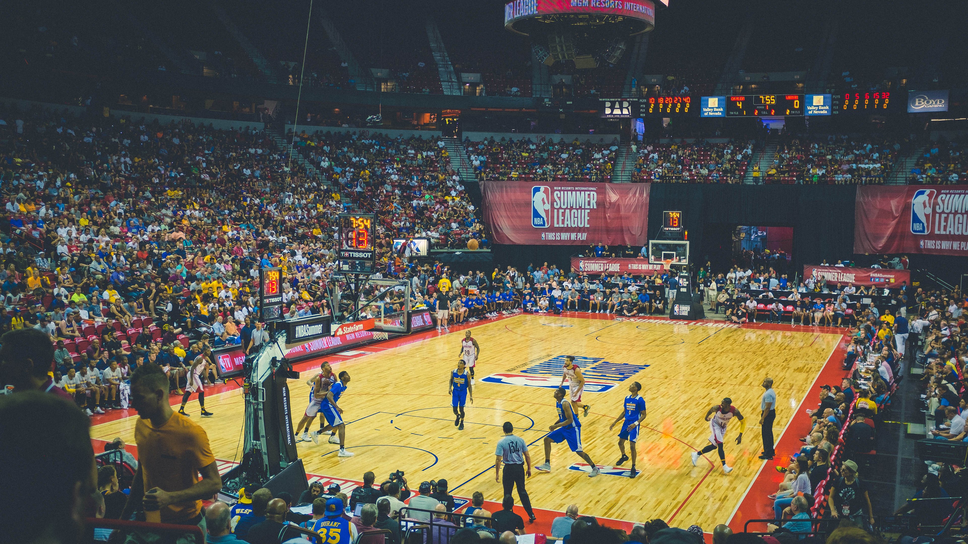 火箭打出团队篮球,年轻阵容潜力巨大,火箭年轻时候的比赛