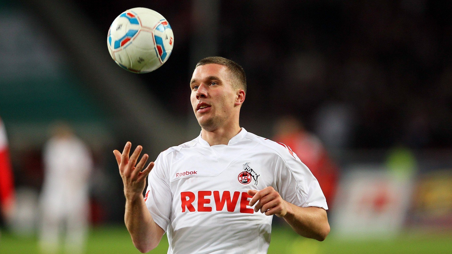 九游娱乐APP-球场上的年轻面孔点燃希望，球场上的少年